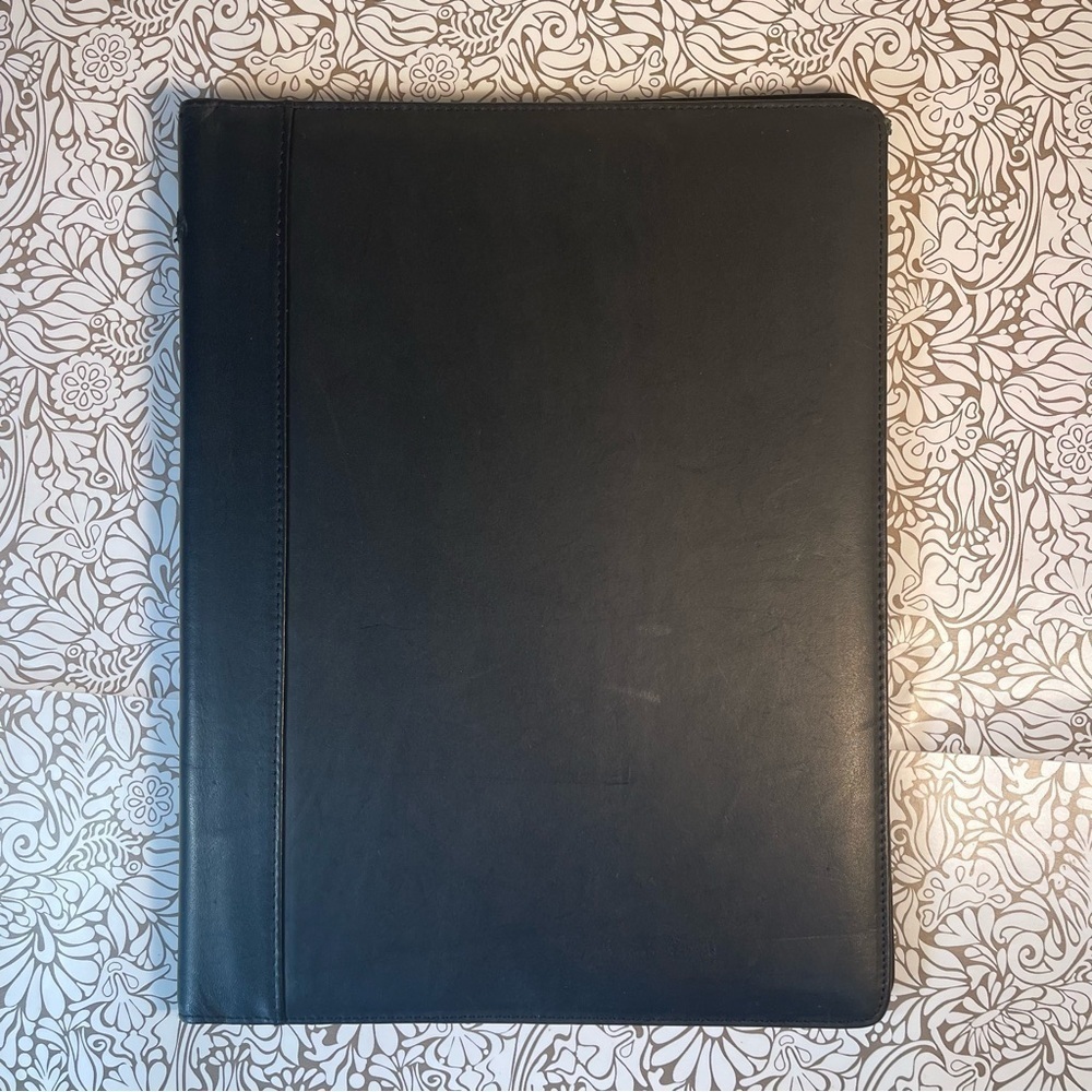 Buxton Velvet Touch Cowhide Exterior Folder